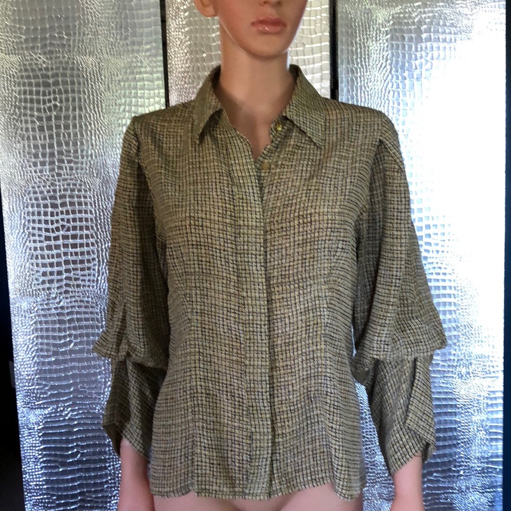 Moda size M gold/black/cream checkers with interesting ruched sleeve detail